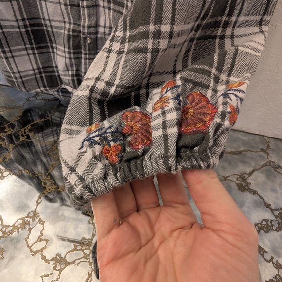 Knox Rose Black and White Plaid Shirt - Picture 7 of 10